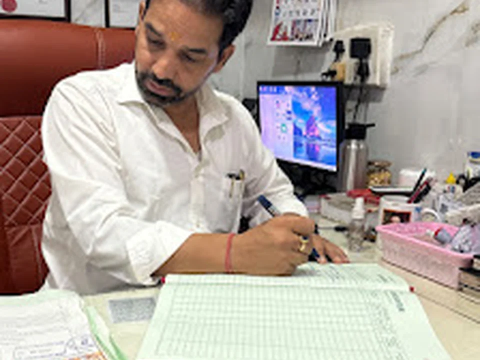 Foto de Adv Jitendra Thakur (Notary - Govt. Of India)