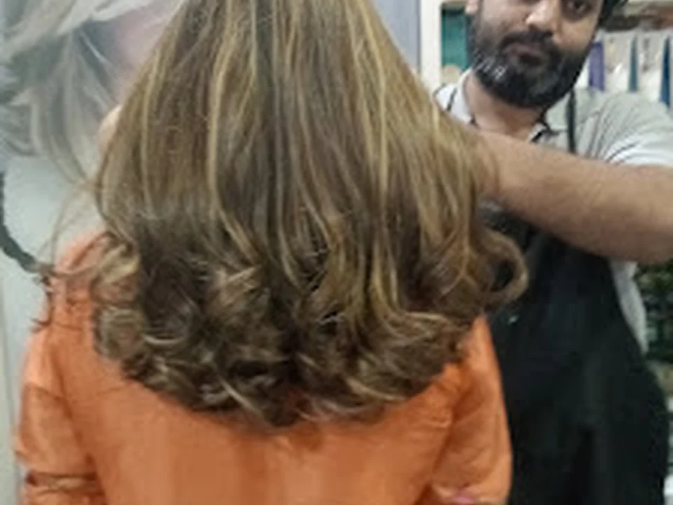 AJ Makeover Hair & Beauty Salon