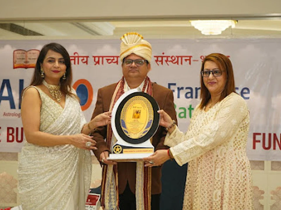 Best Astrologer in Mumbai Rajesh Joshi : Love, Family Problem, Extra Marital Affairs Specialist Ghatkopar