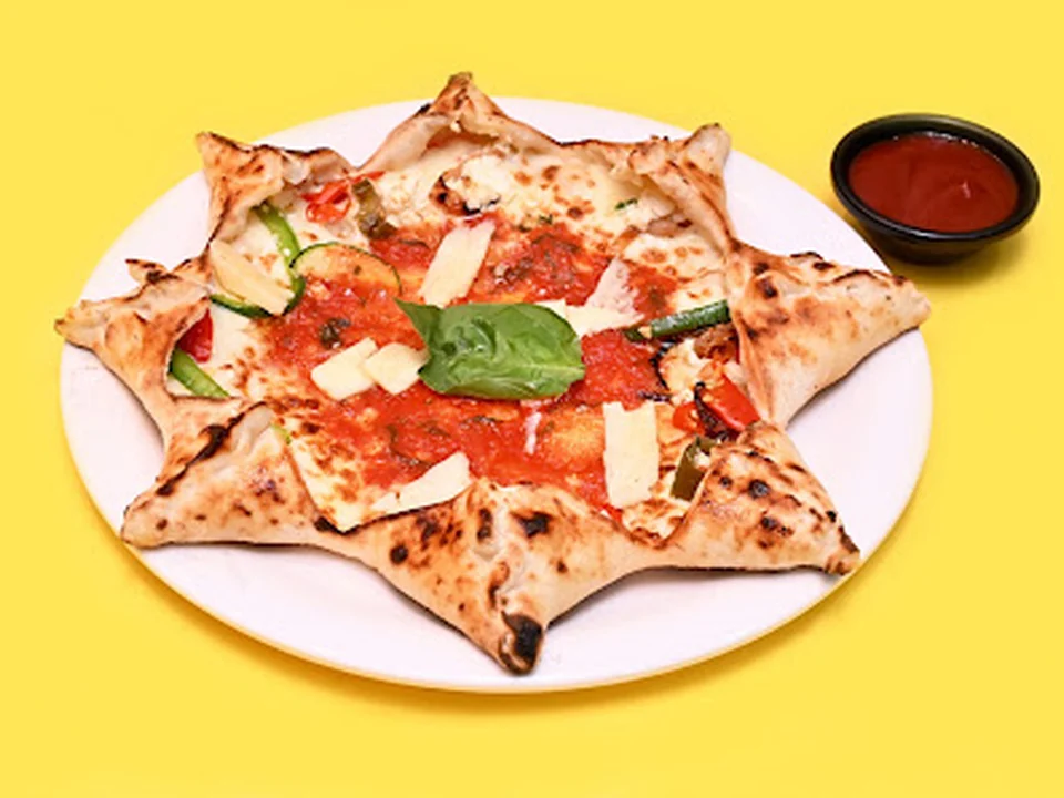Café Rasa: Neapolitan Pizzas & Snacks (Shivaji Park)