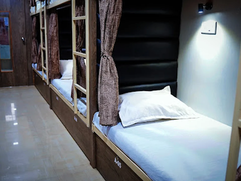 DORMITORY WORLD | AC 24 Hours