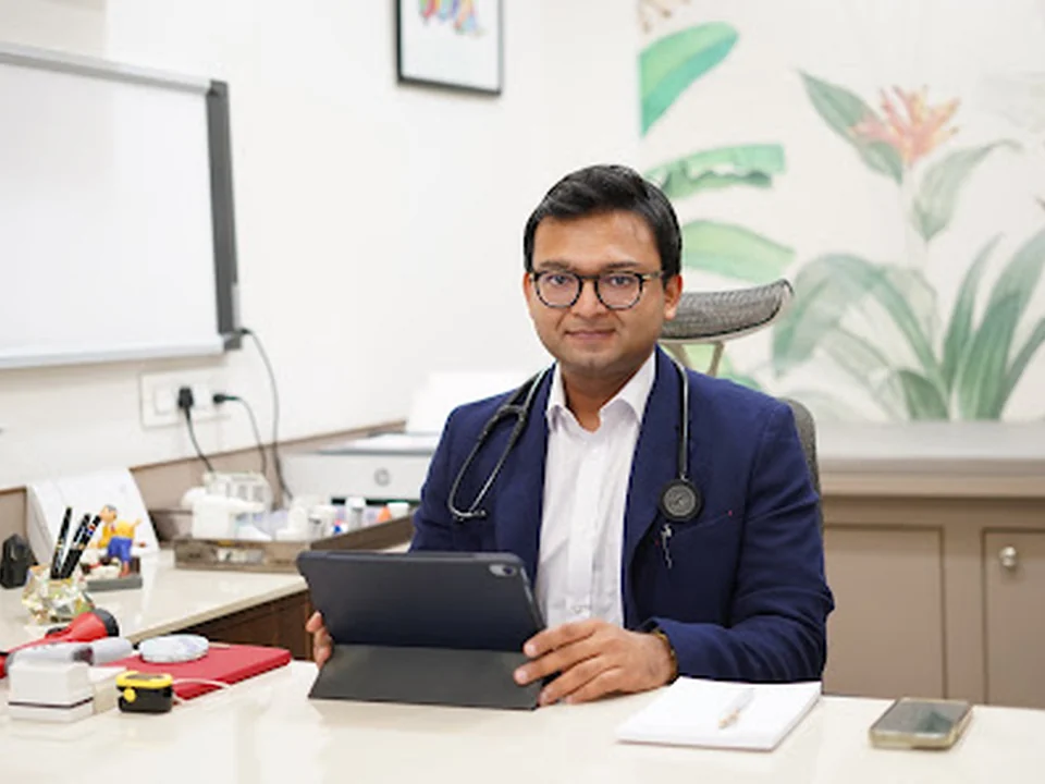 Dr. Avya Bansal, MD, Pulmonologist in Mumbai, Chest Specialist in Mumbai, Sleep Medicine Specialist & Lung Doctor in Mumbai