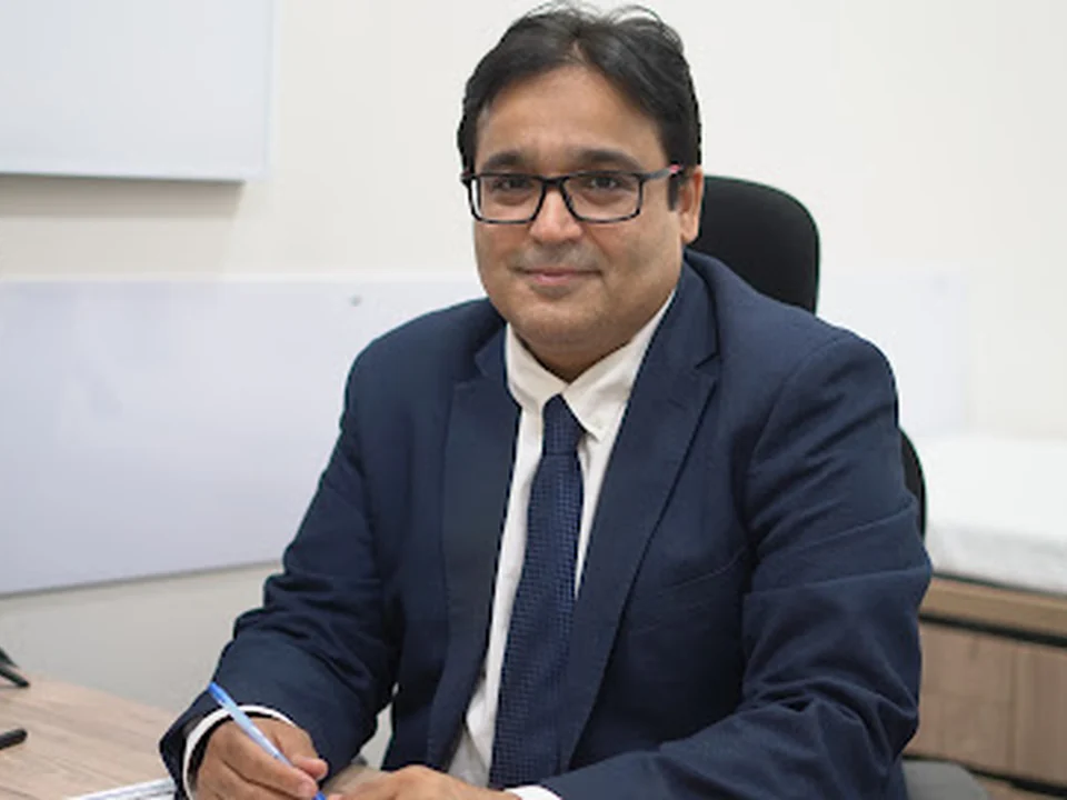 Dr. Deepesh Daultani - Orthopedic Surgeon / Doctor in Navi Mumbai, Best Knee/Hip Replacement Surgeon in Vashi, Navi Mumbai