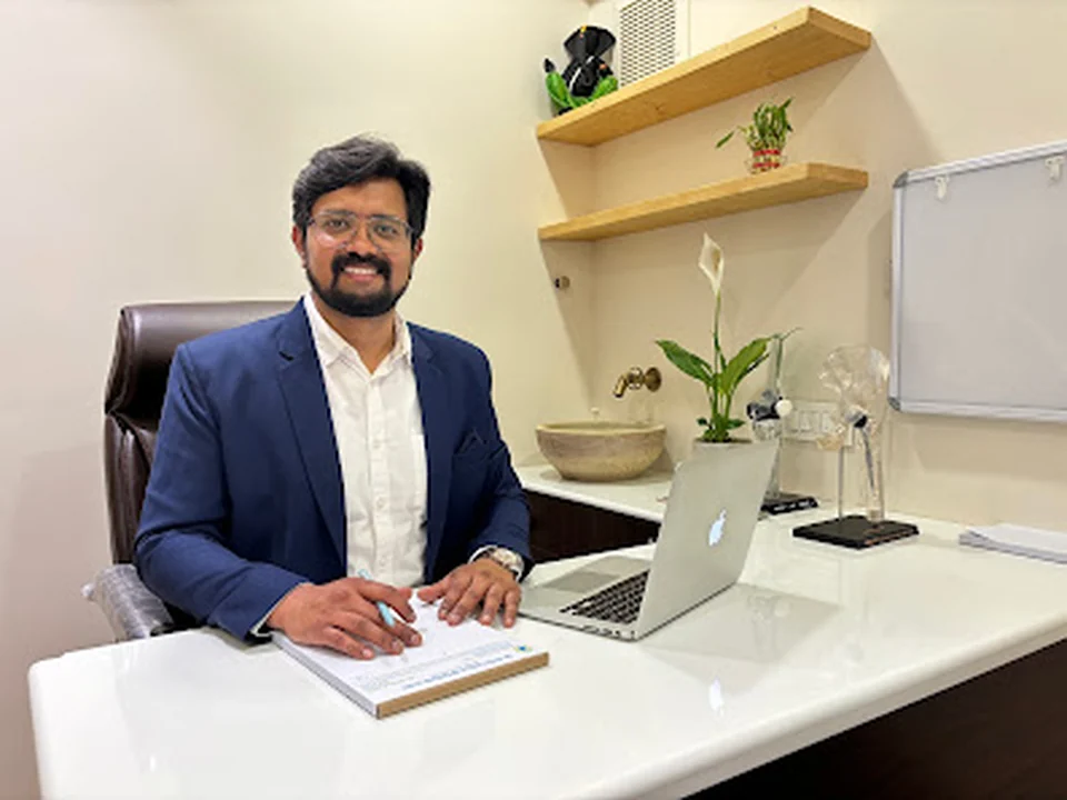 Dr Dhruv Patel-- Orthopedic Surgeon /Doctor in Navi Mumbai | Best Hip, Knee Joint Replacement Surgeon in Vashi, Navi Mumbai