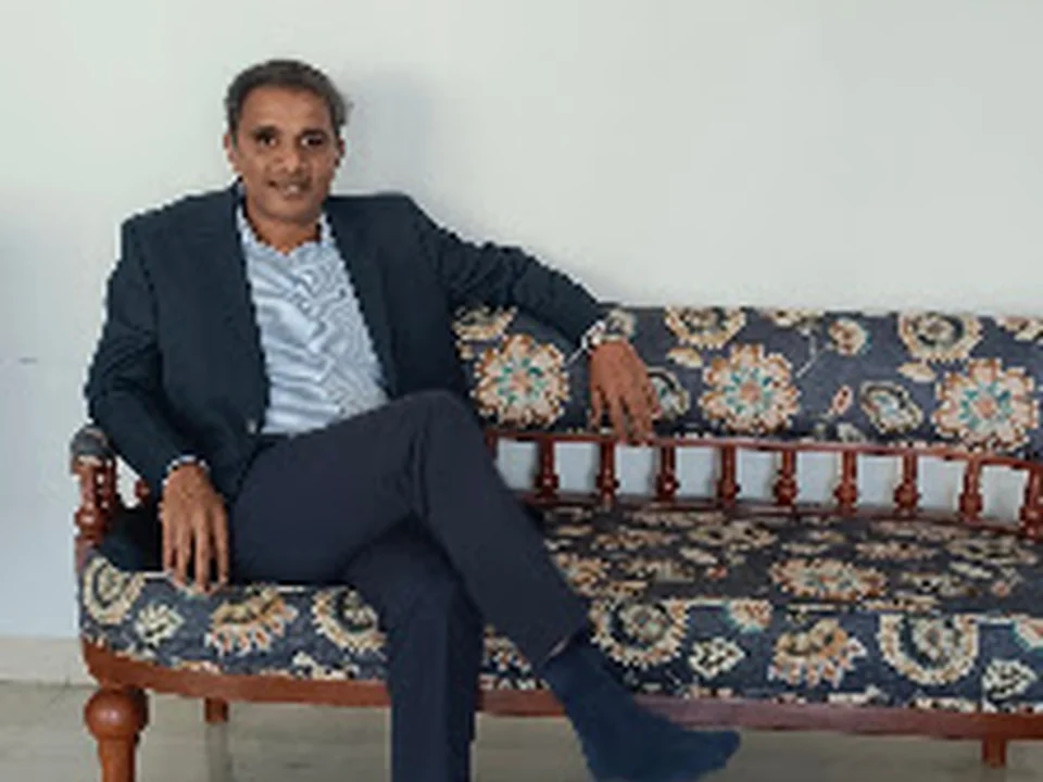 Dr Rajiv Naidu