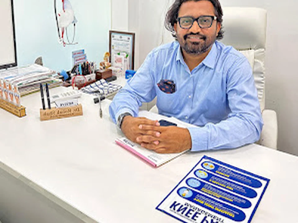 Dr.Ronak Shah - Best Orthopedic doctor in Kandivali | Robotic Knee & Hip Replacement Surgery in Mumbai | Arthroscopy Surgeon