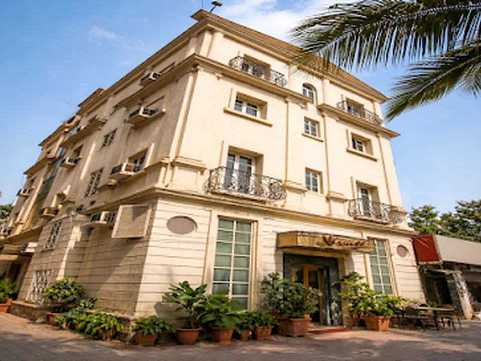 Hotel Benzy Palace