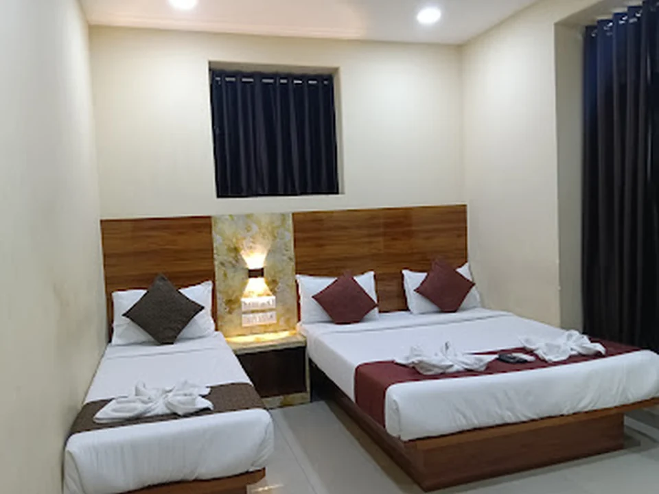 Hotel Samarth Plaza inn