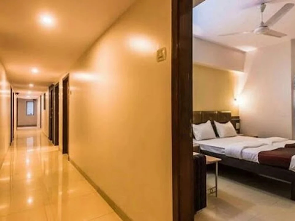Hotel Vashi Inn