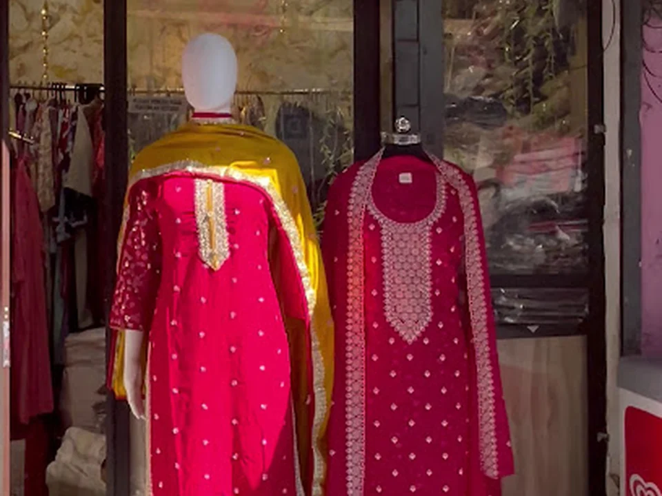 Insha's Fashion Hub| Best Clothing Store near Mumbai| Best Garment store near Mumbai|
