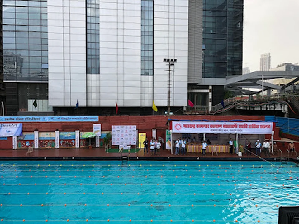 Kamgar Swimming Pool