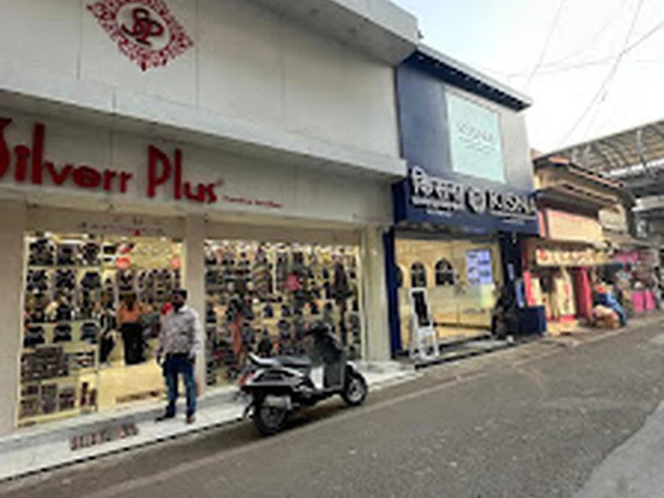 Kisna Diamond & Gold Jewellery - 1st Gaothan Lane, Santacruz