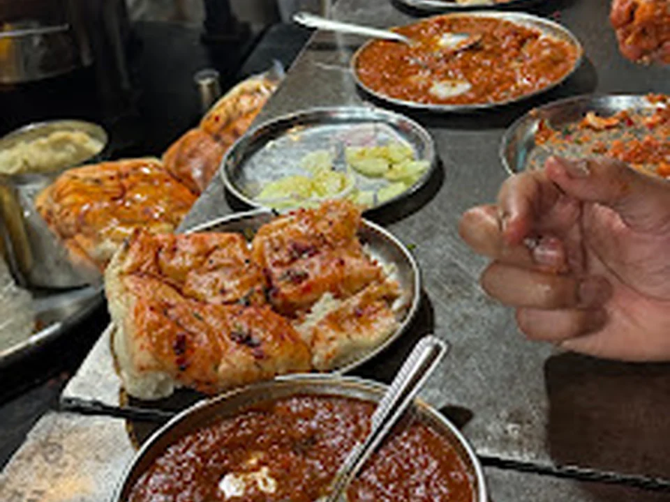 LALLAN PAV BHAJI CENTER