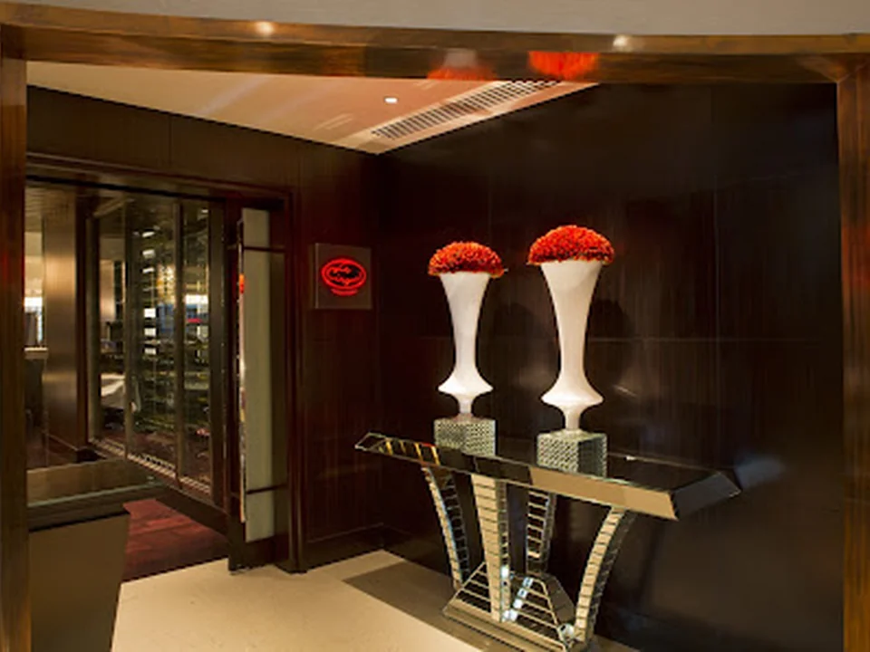 Le Cirque Signature