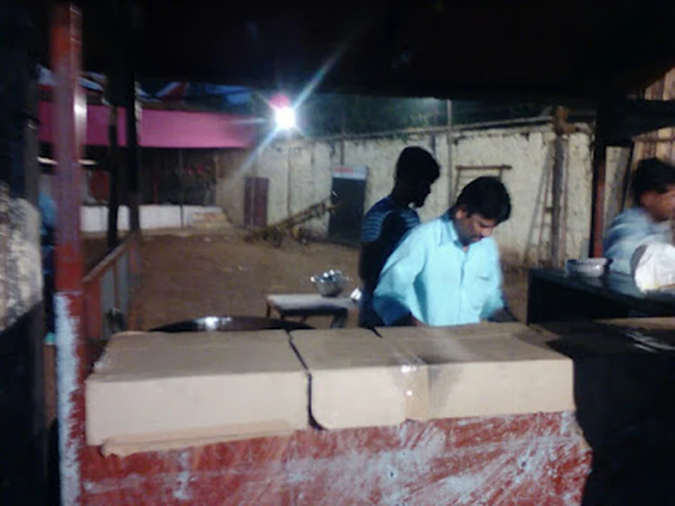 Madan Vada Pav Stall