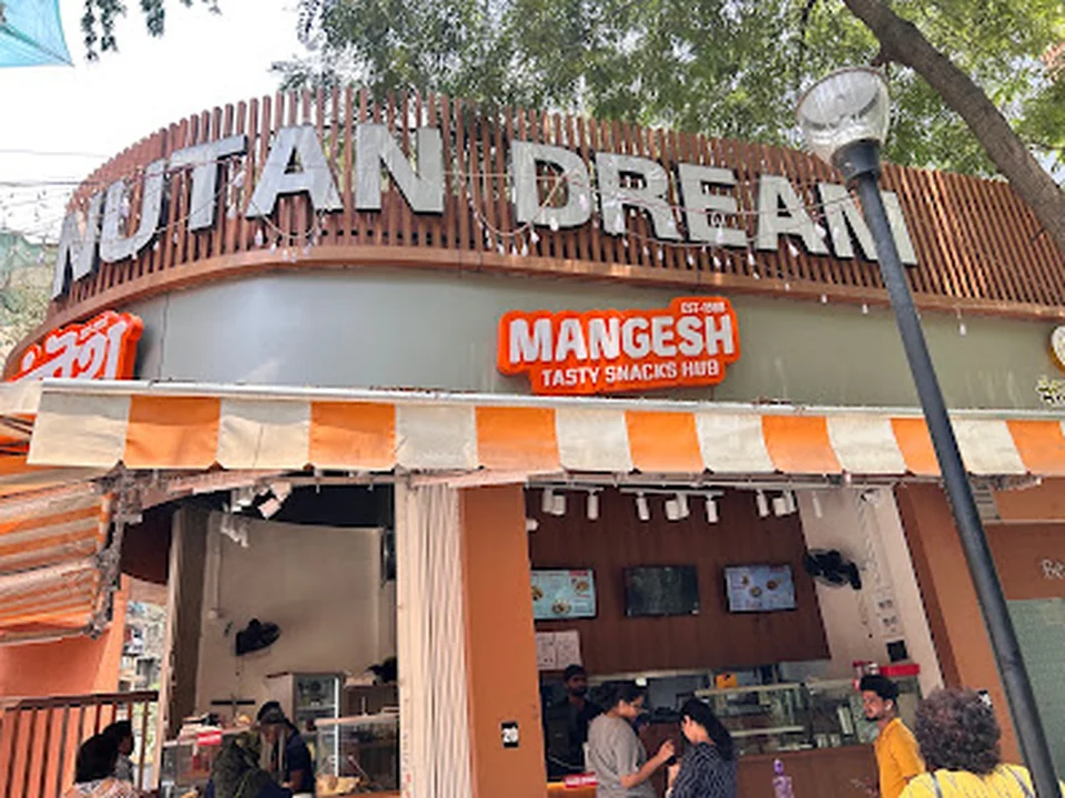 Mangesh Vadapav Centre