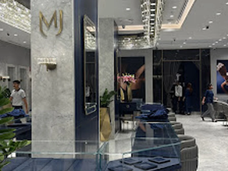 Manubhai Jewellers - Flagship Store