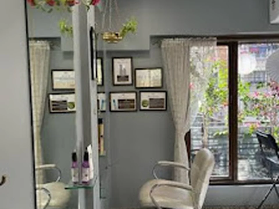 Maya beauty nail & hair lounge