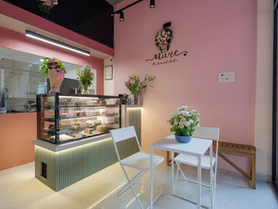 Mûre - The Dessert Studio