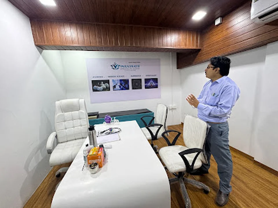 Parasnath Speciality Clinics | Knee and Spine Clinic in Vashi, Navi Mumbai