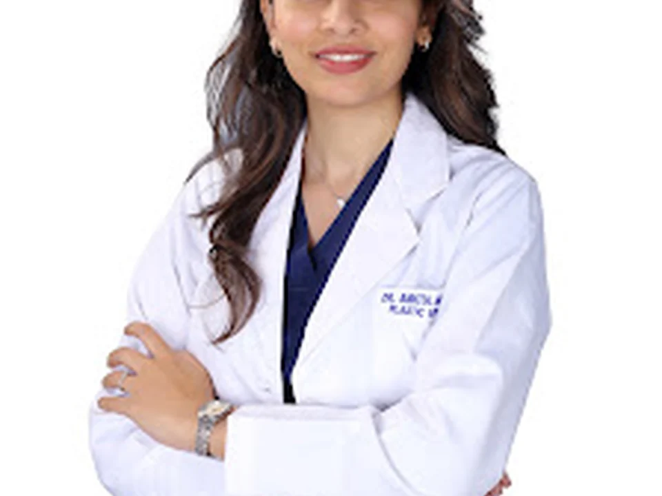 Foto de Sara Aesthetic Clinic - Dr. Ankita Jawanjal, Plastic Surgeon,Gynecomastia, Liposuction, Rhinoplasty, Breast Surgeon in Mumbai
