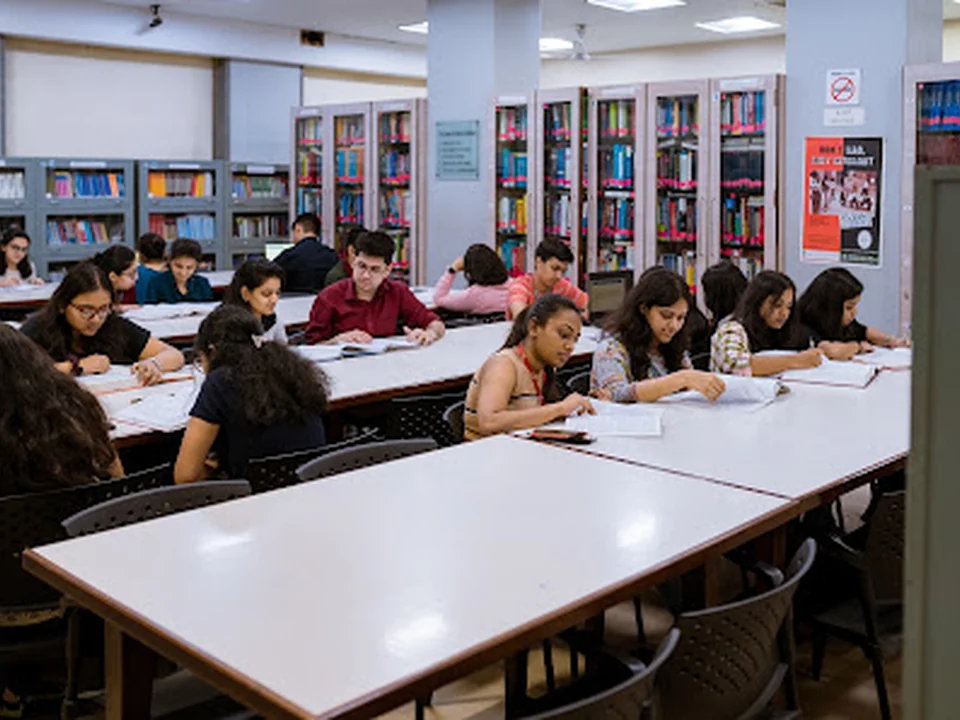 Shobhaben Pratapbhai Patel School Of Pharmacy & Technology Management