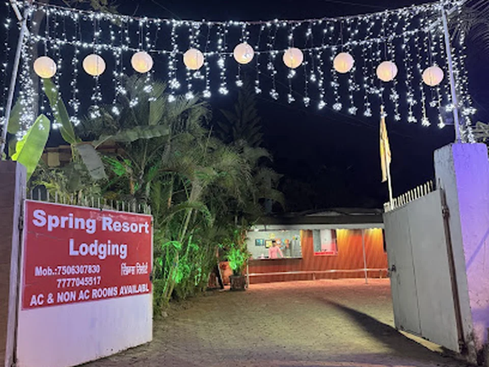 Spring Resort & lodging (Resort in manori)