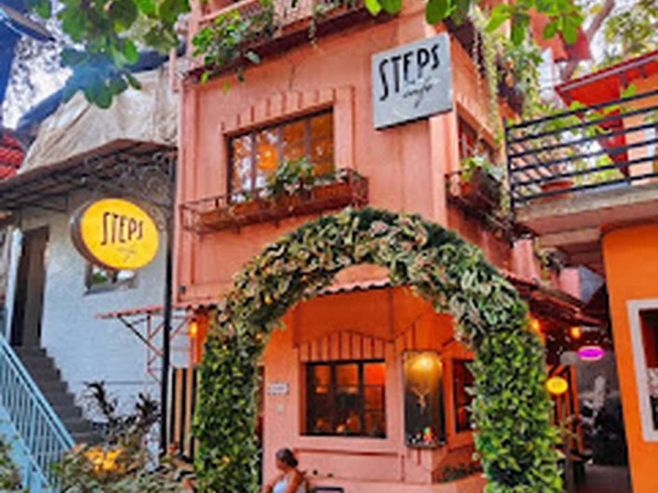Steps Café