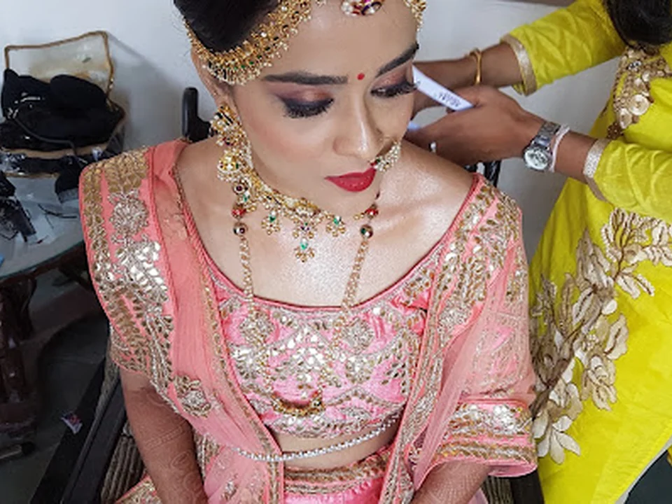 Sunil Navle bridal makeup artist
