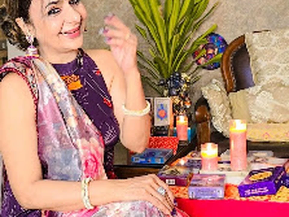 Tarot Neelam- Tarot reader and Astrologer