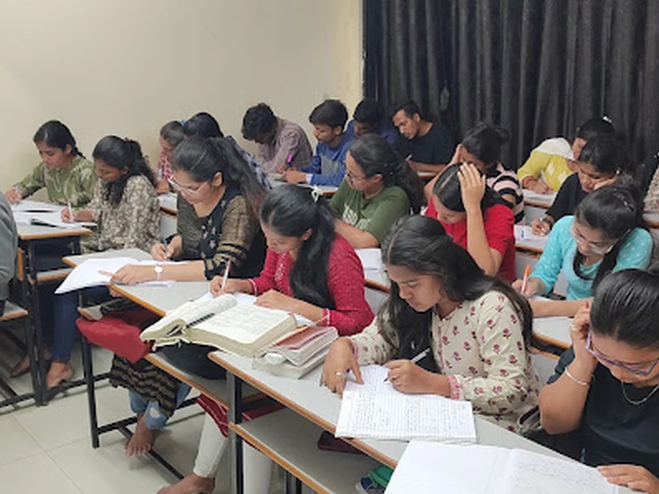 Foto de Vedanti Academy - Banking, MBA CET, CAT, CGL, IBPS, MPSC, CSAT, UPSC, Clerk, PO Coaching Classes
