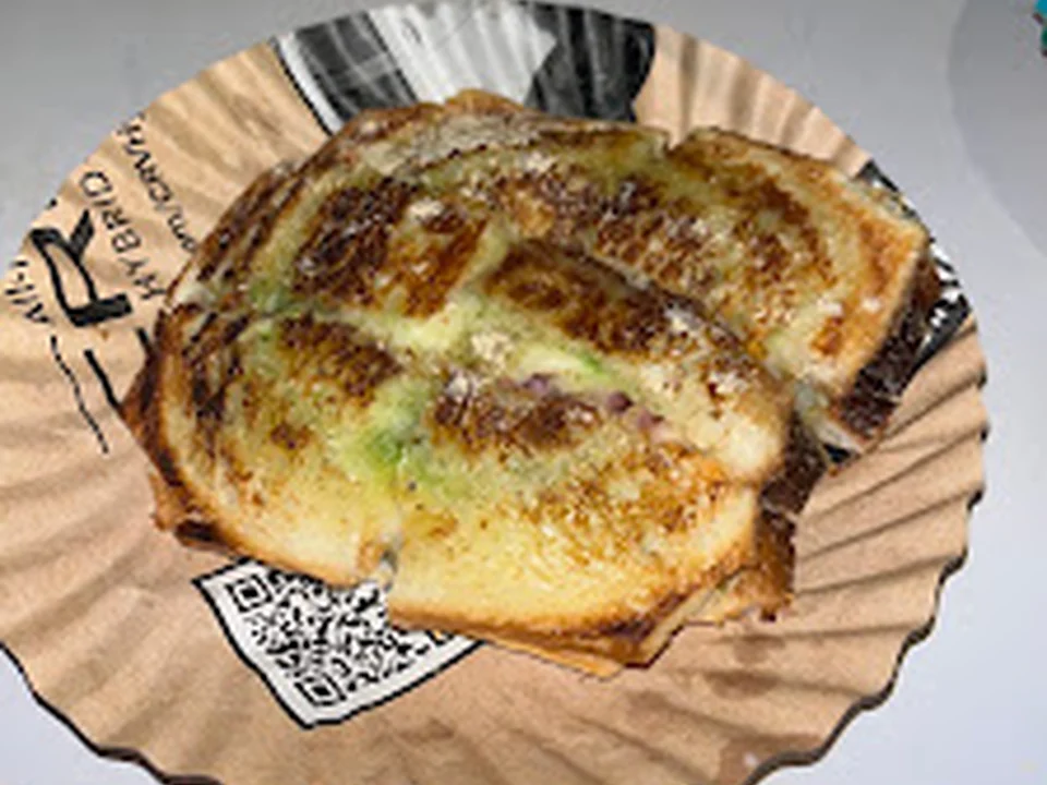 Deepak Sandwich, Mumbai