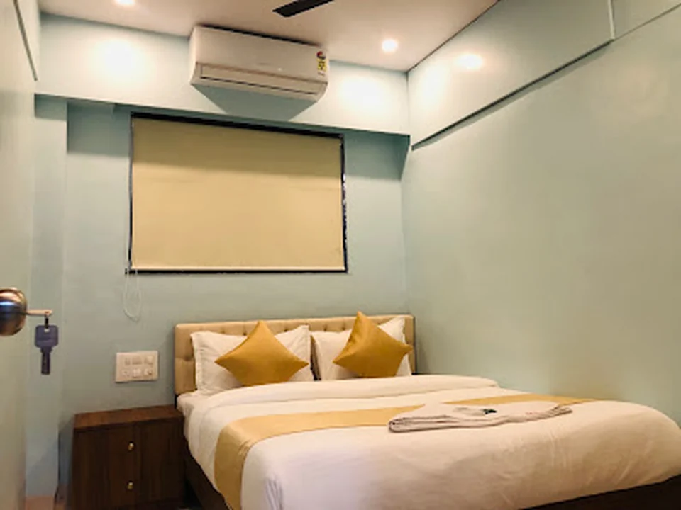 Everest stays rooms and dormitory, Mumbai