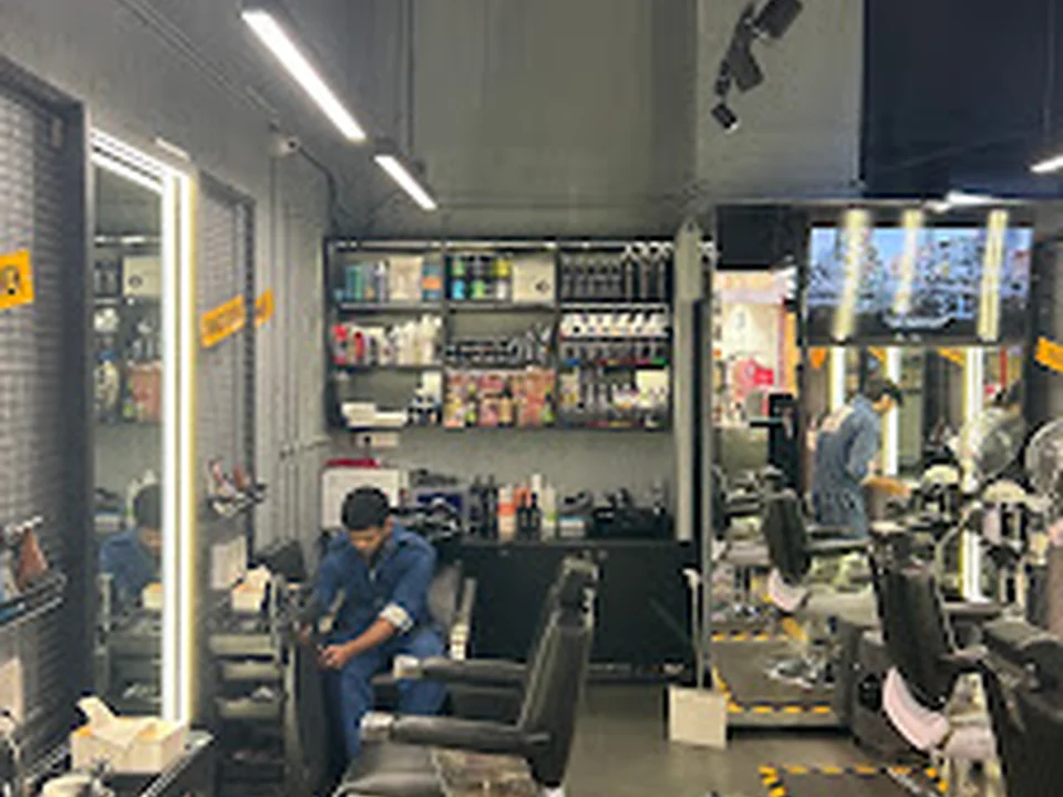 HAIRMECHANIXX BEST SHOP IN PHOENIX MARKET CITY-KURLA, Mumbai