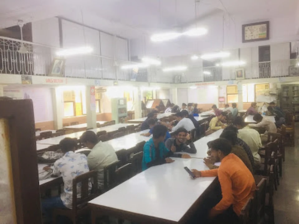 Anjuman-I-Islam's Akbar Peerbhoy College of Commerce & Economics, Mumbai