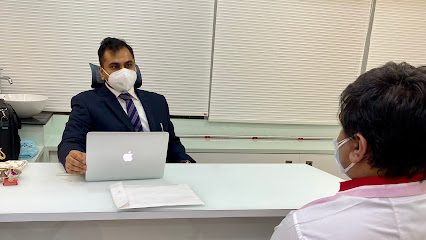 Dr. Harshil Vora : Knee Replacement & ACL Surgery | Knee Pain Specialist | Best Orthopaedic Surgeon in Ghatkopar