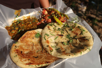Shri Balaji Chole Kulche Chaat Bhandar Delhi Ke Mashhoor Chole Kulche