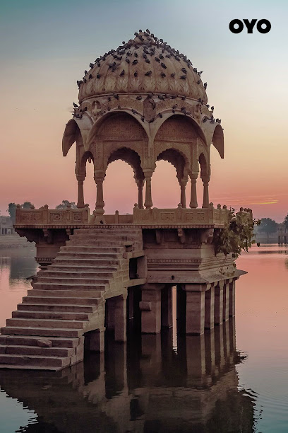 OYO Townhouse 781 Royal Palms Hotel